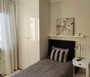 Gränsholmsbacken, Skärholmen - Photo 1