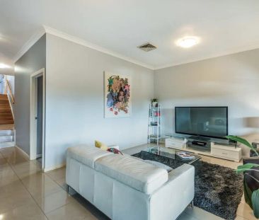“Stunning residence with Pool” - Photo 3