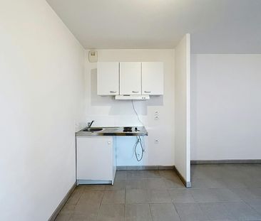 Vénissieux : Spacieux studio avec kitchenette et garage - Photo 2