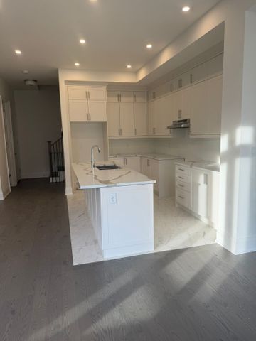For Lease - 3315 TAHA Gardens, Oakville, Ontario - Photo 5