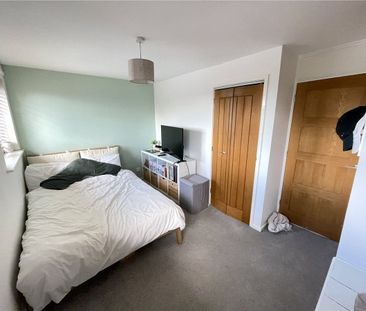 A well presented, recently refurbished 3 bedroom semi-detached hous... - Photo 1