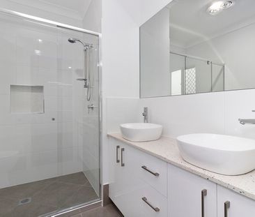 20 Voyage Street, Newport QLD 4020 - House For Rent - $950 | Domain - Photo 5