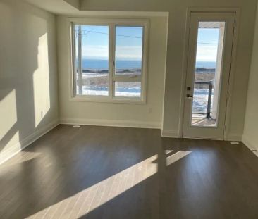 Condo Townhouse For Lease | E9039046 - Photo 5