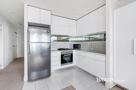 1906/500 Elizabeth Street, Melbourne - Photo 2