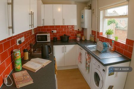 3 bedroom terraced house to rent - Photo 2