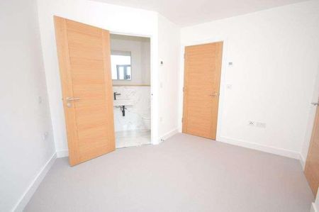 Pentire Avenue, Newquay, TR7 - Photo 4