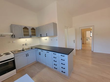 Pronájem bytu 4+kk 105 m² - Fotografie 2