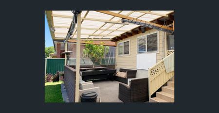 Spacious 3-Bedroom House - Photo 2