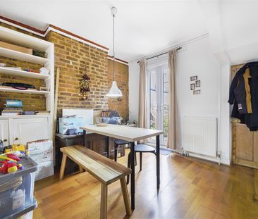 Terraced House To Let - Photo 3