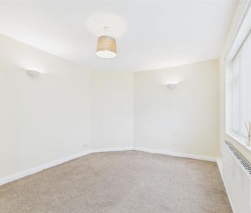 3 bedroom detached bungalow to rent - Photo 3