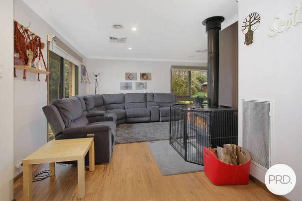 THREE BEDROOM HOME IN QUIET COURT! - Photo 1