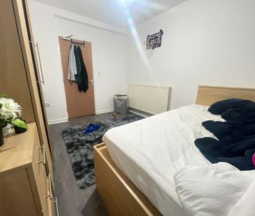 7 bedroom end of terrace house to rent - Photo 4