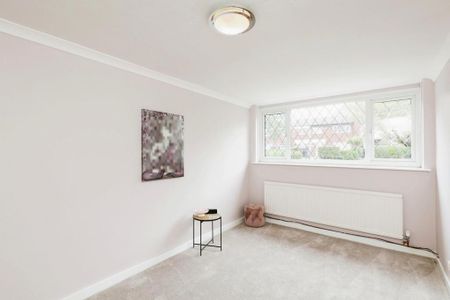 4 bedroom detached house to rent - Photo 2