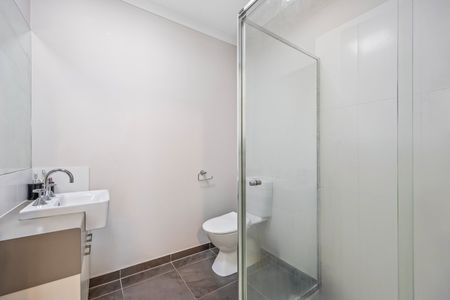 LOW MAINTENANCE 2 BEDROOM UNIT IN BALLARAT HIGH SCHOOL ZONE - Photo 5