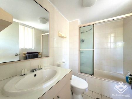 PERFECT LOW MAINTENANCE 2BEDS APARTMENT + LOCK-UP GARAGE - Photo 4