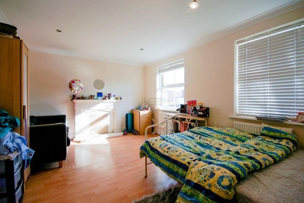 4 bedroom property to rent - Photo 1