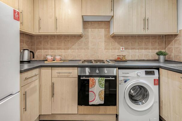 4 bedroom flat to rent - Photo 1