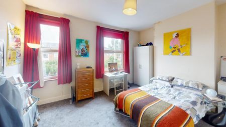 4 bedroom semi-detached house to rent - Photo 5