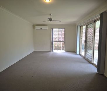 Comfortable Three Bedroom Family Home close to Robina Town Centre a... - Photo 2
