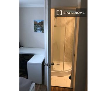 Room in 2-bedroom flat for rent in Finglas South, Dublin - Photo 1