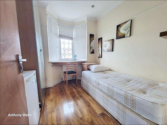 1 bedroom in a house share to rent - Photo 1