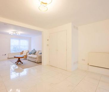 4 bedroom terraced house to rent - Photo 2