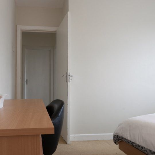 Ample room in shared apartment in Knocklyon, Dublin - Photo 1