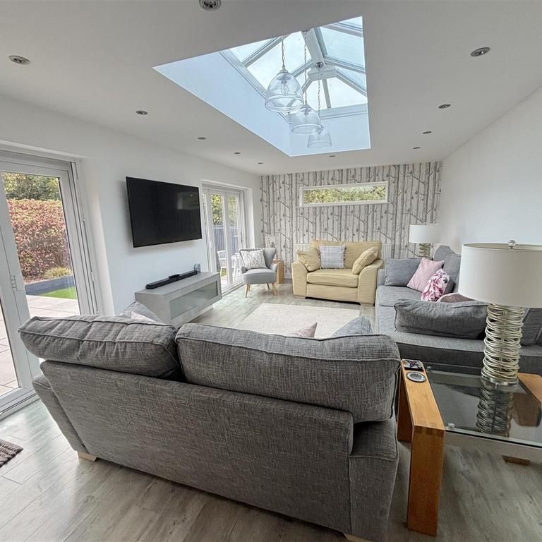 4 bedroom house to rent - Photo 1