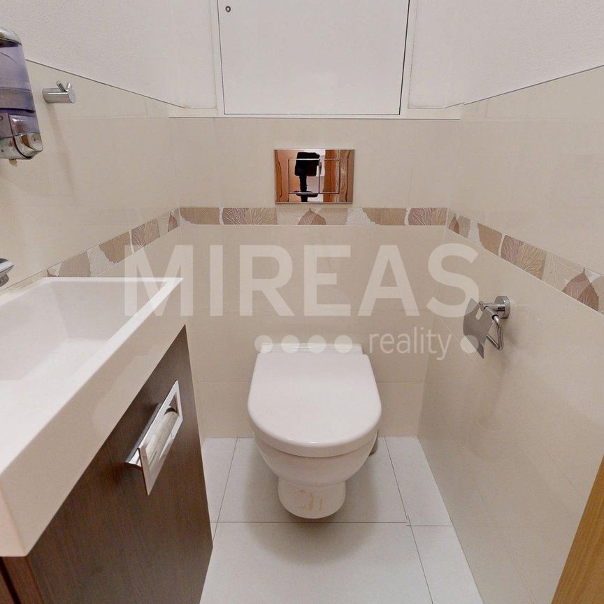 Pronájem bytu 1+kk a garsoniéry 52 m², Pod Haltýřem 1497, Praha - Фото 1