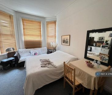 Studio to rent - Photo 3