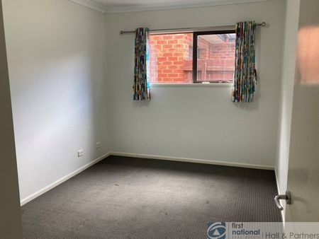 18 Olive Grove, Officer - Photo 5