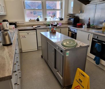 1 bedroom house of multiple occupation to rent - Photo 2