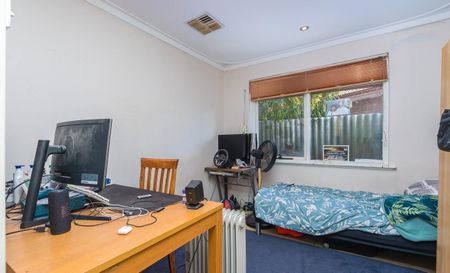 Spacious 3-Bedroom Home in Prime Kelmscott Location! - Photo 5