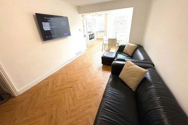 8 bedroom house to rent - Photo 1