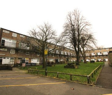 3 Bedroom Maisonette, Chester - Photo 2