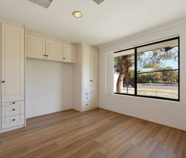 Fresh, Modern & Ready to Move In - 3x1 Home in Leeming! - Photo 3