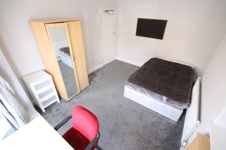 Ebberston Terrace, Hyde Park, Leeds, LS6 1AU - Photo 3