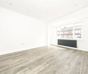 4 bedroom end of terrace house to rent - Photo 2