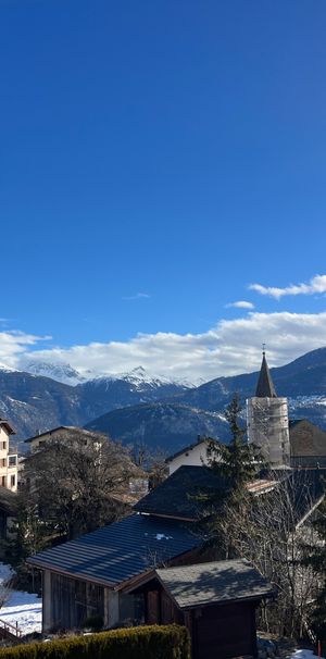 Location à l'année: appartement neuf au coeur du village de Montana - Photo 1