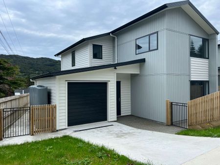 Brand New, 4 bedroom Wainuiomata - Photo 2