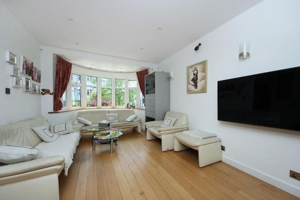 4 bedroom end of terrace house to rent - Photo 1