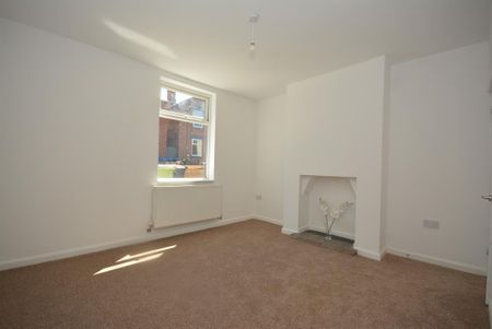 2 bedroom end of terrace house to rent - Photo 3