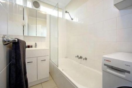 Spacious 3 bedroom apartment! - Photo 3