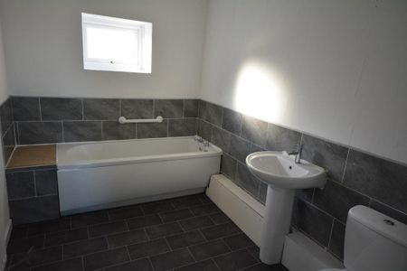 3 bedroom terraced house to rent - Photo 4