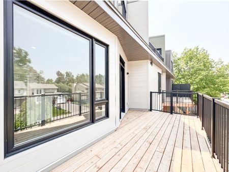 For Lease - 25 Fair Oaks Crescent Unit# E, South of Baseline to Knoxdale, Ontario - Photo 4