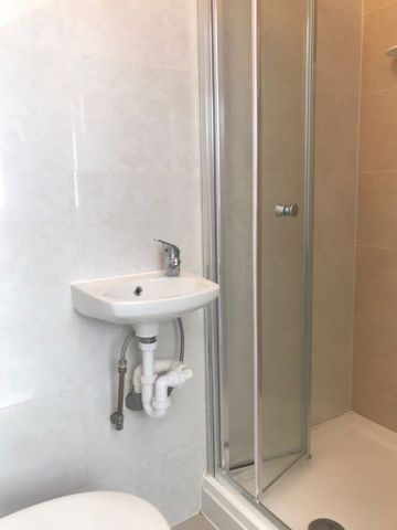 Studio flat close to ilford station- 875 pcm - Photo 3