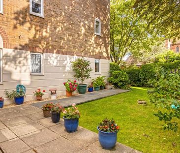 2 bedroom retirement property to rent - Photo 1