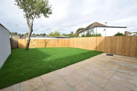 4 bedroom semi-detached house to rent - Photo 5