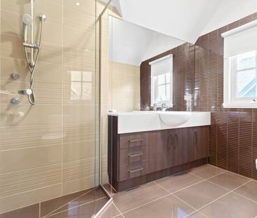 Live the Dream: Stylish Townhouse Just Minutes From The Beach! - Photo 2