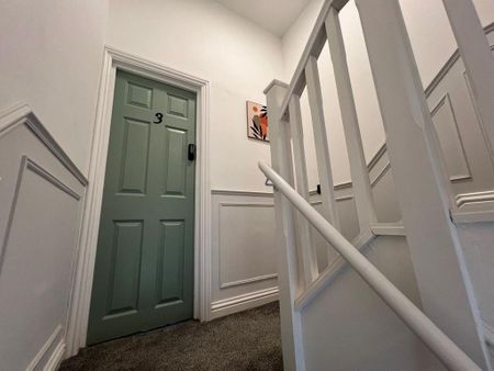1 bedroom in a house share to rent - Photo 2